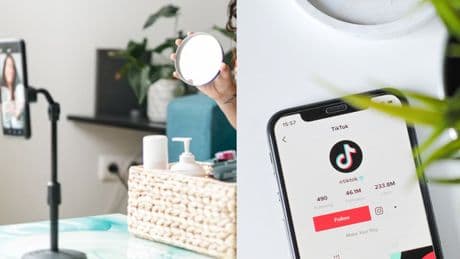 Rimini, influencer evade 300mila euro: la 22enne vendeva prodotti cinesi sui social
