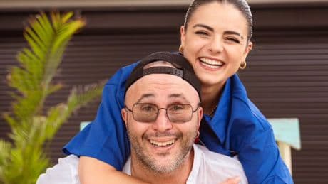 La cantante, influencer y médico bilbaína que colabora con Kiko Rivera y arrasa en festivales