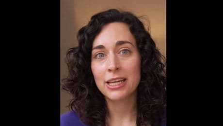 Júlia Farré, nutricionista: “Comer delante de la TV va a hacer que comas más cantidad de comida”