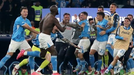 Napoli voor vierde keer landskampioen Italië, treffer De Vrij baat Inter niet