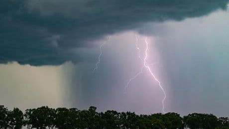 Wetterausblick: Gewitter, Sturm und orkanartige Böen am Freitag