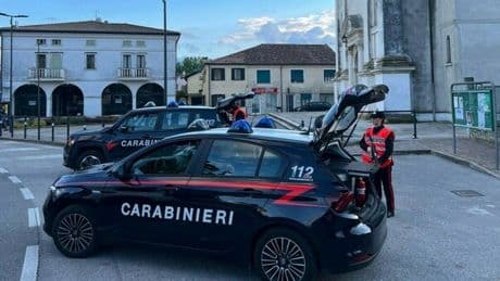 Ladri in casa mentre è in ferie, il proprietario li vede con la telecamera: bloccato in fuga un 17enne a Fontaniva