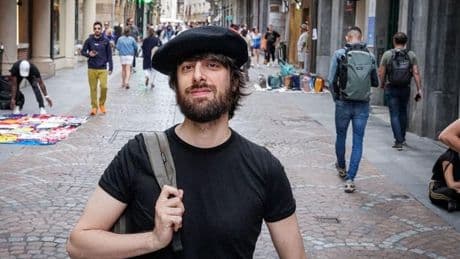 Los cuatro meses que David Uclés vivió en Bilbao, donde terminó 'La península de las casas vacías'