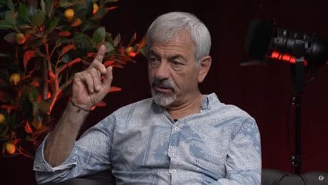Carlos Sobera, 64 años: “El fin de semana que tengo libre lo tengo muy claro, me dedico fundamentalmente a levantarme tarde, a desayunar muy bien y a leerme la prensa en el bar”