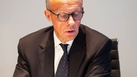 Diplomatie: Erstes Telefonat: Merz lädt Trump nach Deutschland ein