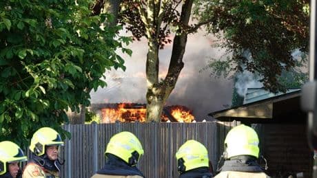 Brandend pand in Oosterblokker niet meer te redden