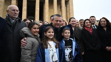 Anıtkabir'de düzenlenen törene katıldı... Özgür Özel'den 'yasak' tepkisi: 'Şuurunu kaybetmiş bir iktidarla karşı karşıyayız'