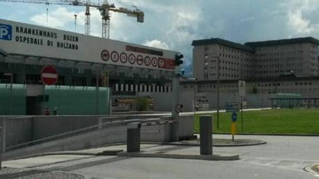 Neonati morti in ospedale a Bolzano, arriva lo stop al detergente per lavare i piatti. «È contaminato»