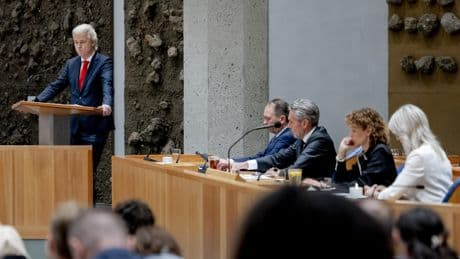 El Parlamento de Países Bajos pide elecciones lo antes posible tras la salida de Wilders