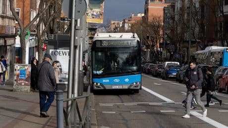Los autobuses de Madrid llevarán cámaras de IA para multar a vehículos que invadan su carril