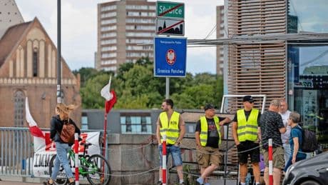 Polnische „Bürgerwehr“: Mit Campingstühlen und Anglerhut gegen Migranten