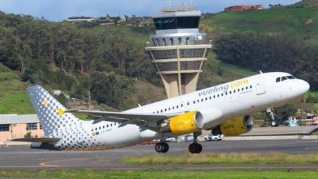 Vueling acusa a los adolescentes judíos de tener una actitud agresiva y poner en riesgo la seguridad del vuelo