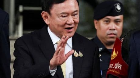 Thaïlande : l’ex-premier ministre Thaksin Shinawatra quitte le pays en pleine tourmente politique