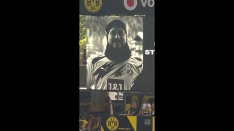 Gänsehaut-Moment - Ganzes Stadion singt für toten BVB-Fan