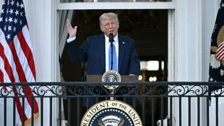 Weißes Haus: Trump verbietet Bürgern aus zwölf Ländern Einreise in USA