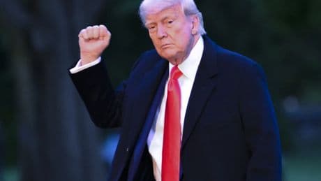 El presidente de EEUU también amenaza a Samsung y otros fabricantes de móviles
