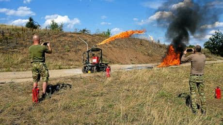 EXCLUSIF. Les premières images d’un drone lance-flammes ukrainien