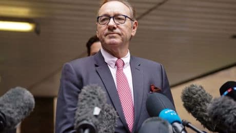 Kevin Spacey, de regreso sorpresa: recibirá un premio en Cannes tras sus acusaciones y problemas legales