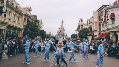 Disney deja sin sueldo a 45 venezolanos en EEUU mientras se aclara su situación migratoria