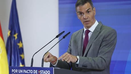 Sánchez ignora a los 56 detenidos y 142 investigados y achaca los incendios al cambio climático