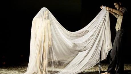 Au Festival d’Avignon, « Mami » ou la poétique du réel de Mario Banushi