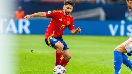 Raul Moro (22) persoonlijk rond met Ajax