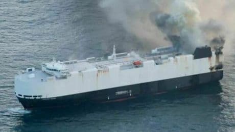 Nave affonda nel Pacifico, trasportava oltre 3.000 veicoli, 350 tonnellate di gasolio e più di 1.500 tonnellate di olio combustibile