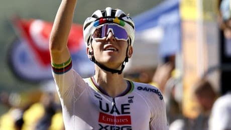 Pogacar deelt mokerslag uit aan Vingegaard en herovert gele trui in eerste Pyreneeënrit