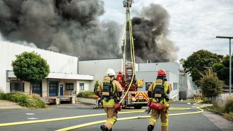 Monheim am Rhein: Nach Großbrand: Stadt Monheim gibt Entwarnung