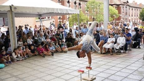 El Circo y Marijaia llevan un pedazo de Aste Nagusia al hospital de Basurto