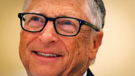 Ni a los 12 ni a los 18: Bill Gates opina sobre la edad a la que los jóvenes deberían tener su primer móvil