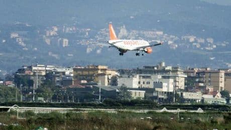 Fumo in cabina dopo il decollo, aereo per Fuerteventura torna a Malpensa