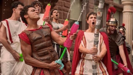 “Surcompensation”, la série qui explore le coming out à la fac avec humour et empathie