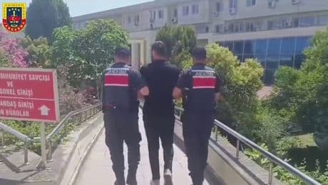 Arkadaşını silahla vuran zanlı, bungalov evde yakalandı
