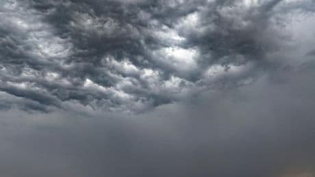 Wetter: Gewitter mit Starkregen - Unwetterwarnung in NRW