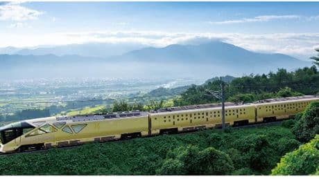 Ils prétextaient des "contrôles qualités": des agents d'un train de luxe japonais suspendus pour avoir bu trop d'alcool pendant les trajets