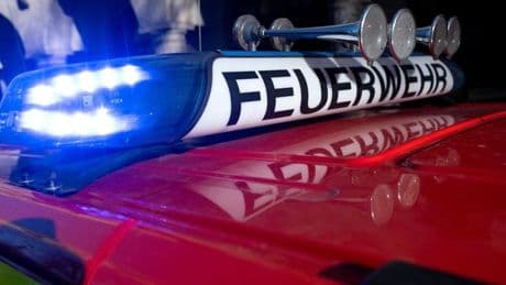 Feuerwehreinsatz: Löscharbeiten nach Brand in Reifenhandel beendet