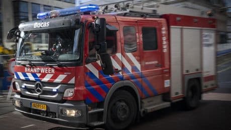 Drie mensen en een hond gered uit brandende woning in Amsterdam
