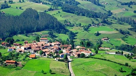 Dos pueblos donde la luz brilló cuando España se apagó