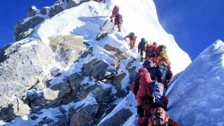 Mueren dos montañistas durante una expedición al monte Everest