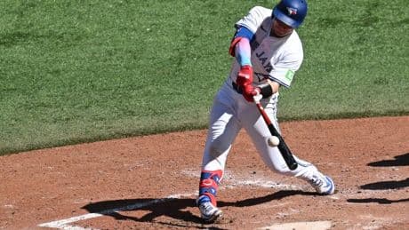 Guerrero helps Blue Jays avoid sweep vs. Brewers