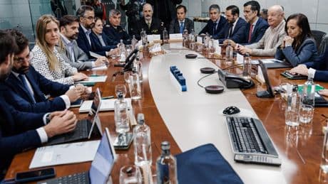 Las eléctricas piden estar en la investigación del apagón para que el Gobierno no pacte con REE, "el principal sospechoso"