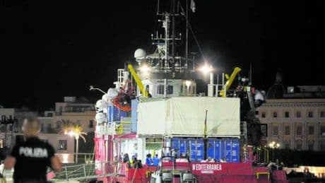 La "risposta" del Pd: salire in delegazione a bordo della nave fermata dal governo