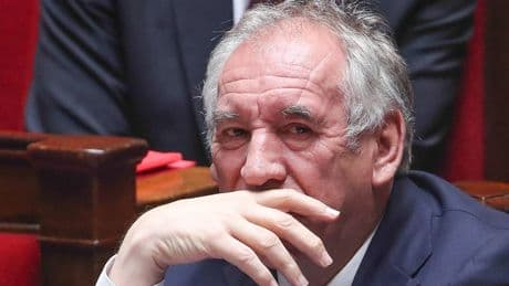 Malgré les tirs croisés, François Bayrou n’est pas mort