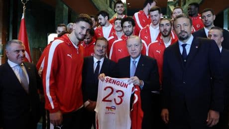 Cumhurbaşkanı Erdoğan 12 Dev Adam'ı kabul etti