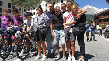 Il Giro della Valle d’Aosta inizia con minuto di silenzio per Samuele Privitera. Presenti i genitori del diciannovenne