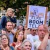 Felle protestavond in Deurne tegen bomenkap: “Een ongezien politieoptreden, dit tart alle verbeelding”