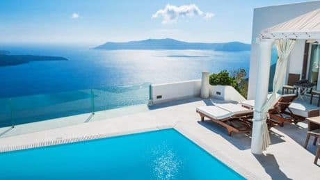 World famous Greek island left 'empty' as sad tourist season becomes 'ghost town'