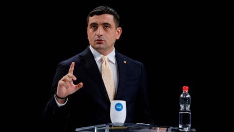 Roumanie: le candidat nationaliste George Simion ferme ses comptes TikTok et Facebook avant le second tour