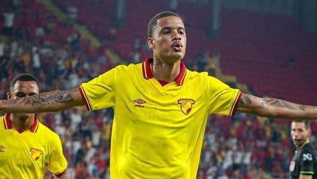 Göztepe taraftarıyla buluştu! Yeni transfer Janderson golünü attı...